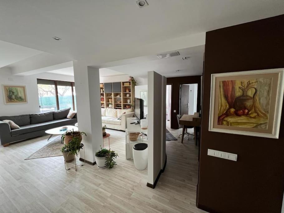 Kazanlak Large Guest House Apartment Near The Center With Full Kitchen & Dining Room, King Beds, Garden Patio, Free Parking & Self Check-In Exterior foto